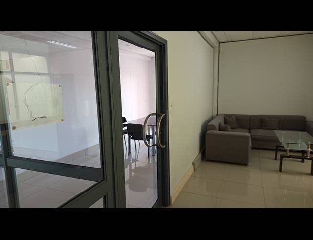 220M² OFFICE TO LET IN NDABENI